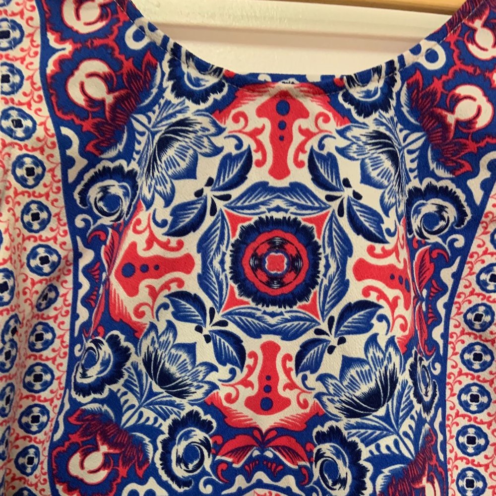Skies Are Blue Sleeveless Blouse in Size Medium